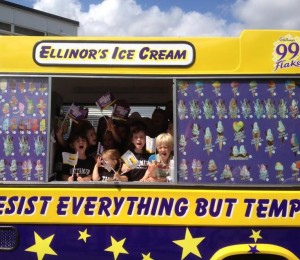 Children having fun with Ellinors Ice Cream and KMFM